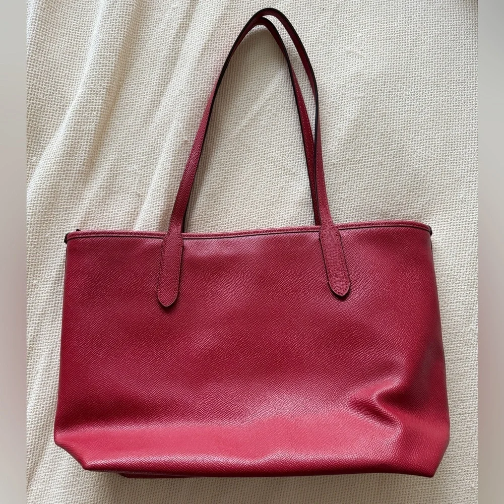 Coach City Tote NWOT Cherry Red Leather Quietluxury‎ Tote